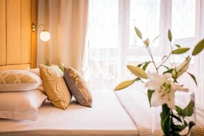 Iron/ironing board, free WiFi, bed sheets