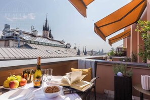 Outdoor dining - Feniks Sunblush studio with terrace (Kraków - Feniks)