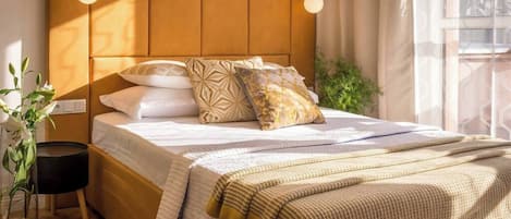 Iron/ironing board, free WiFi, bed sheets