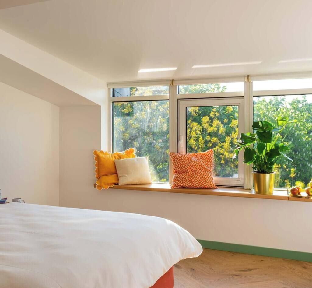 3 bedrooms, desk, iron/ironing board, WiFi (free)