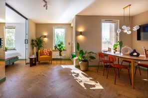 3 chambres, fer et planche à repasser, accès au Wi-Fi (inclus)