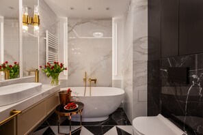 ヘアドライヤー、タオル