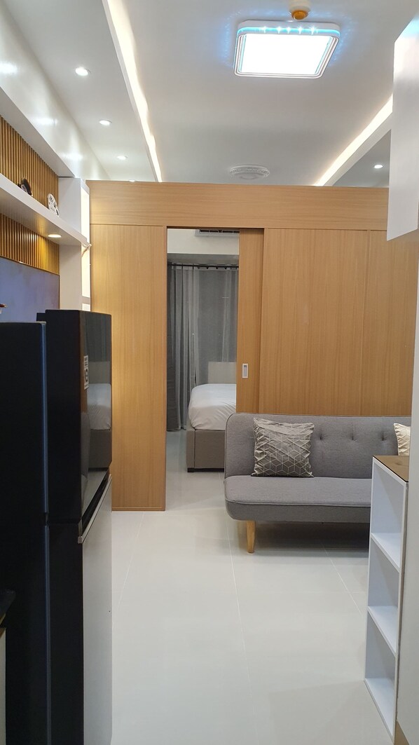 1 bedroom, iron/ironing board, WiFi, bed sheets - Cozy 1-bedroom condo with Balcony in enjoyable Makati (Makati)
