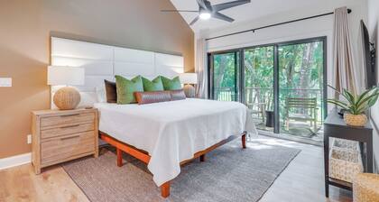 < 1 Mi to Seabrook Island Beach: Golf-view Villa!