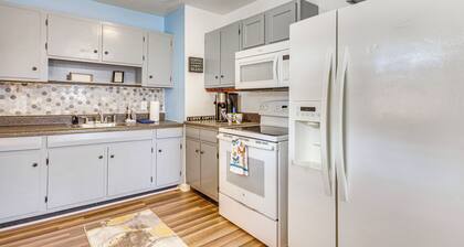 4 Mi to Dtwn: Home w/ Fenced Yard in Portsmouth!