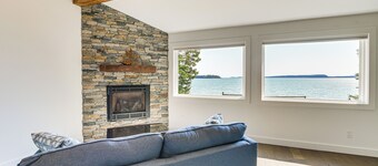 Waterfront Roque Bluffs Hideaway w/ Private Beach