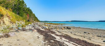Waterfront Roque Bluffs Hideaway w/ Private Beach