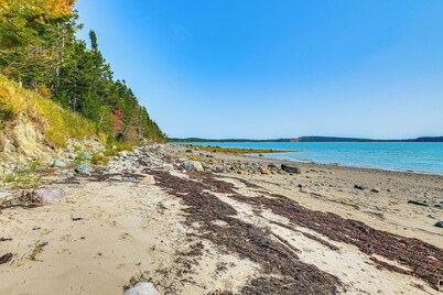 Waterfront Roque Bluffs Hideaway w/ Private Beach