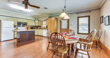 8 Mi to Lafayette: Dog-friendly Home w/ Large Yard
