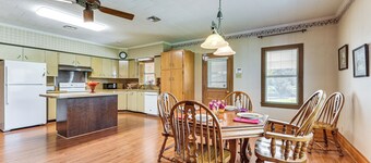 8 Mi to Lafayette: Dog-friendly Home w/ Large Yard