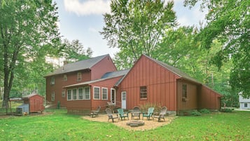 House (4 Bedrooms) | Exterior