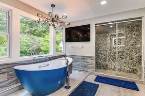 Bathroom - Luxe Lake House in Connecticut: Private Dock (Higganum)