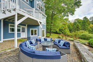 Terrace/patio - Luxe Lake House in Connecticut: Private Dock (Higganum)