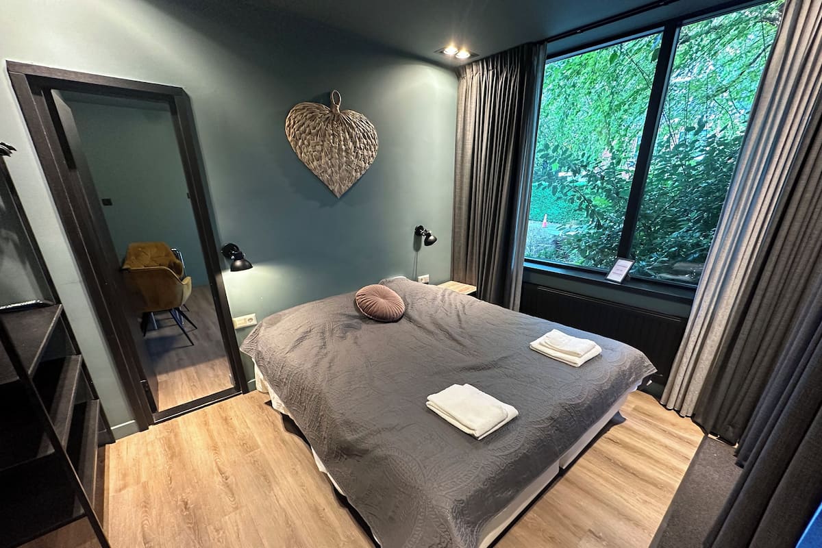 Luxury Quadruple Room | In-room safe, desk, laptop workspace, blackout drapes