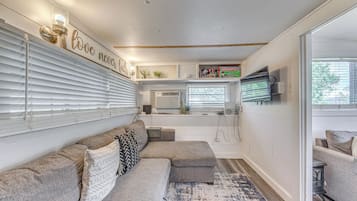 House (1 Bedroom) | Interior