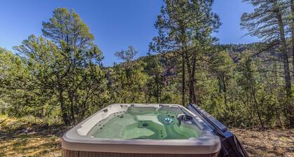 Mountain-view Cabin w/ Hot Tub in Ruidoso!