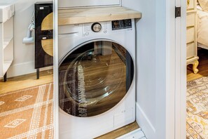 Apartment (0 Bedroom) | Interior - 'lovers Lane Chalet' Dtwn Manitou Springs Studio! (Manitou Springs)