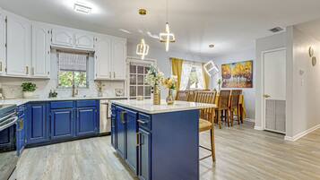 House (4 Bedrooms) | Interior