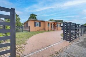 Interior - 11 Mi to South Beach: Home w/ Screened Porch! (Miami)