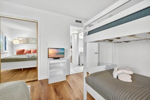 2 habitaciones, escritorio, tabla de planchar con plancha y wifi gratis 