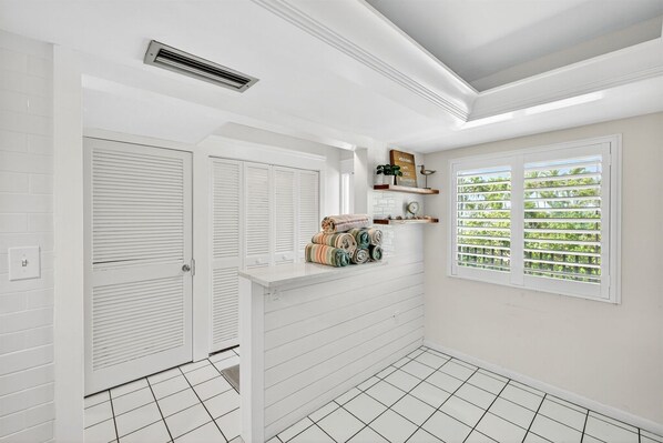 Interior - Stunning ocean view condo in Sanibel, 2BR, 2BA, perfect for up to 6 guests. (Sanibel)