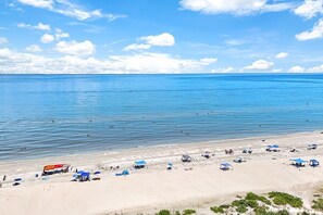 Una spiaggia nelle vicinanze