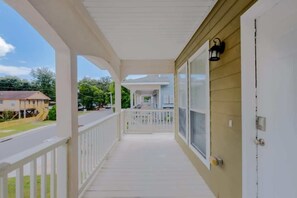 Property grounds - Cozy 2BR/1.5BA Duplex Near Downtown Biloxi! (Biloxi)
