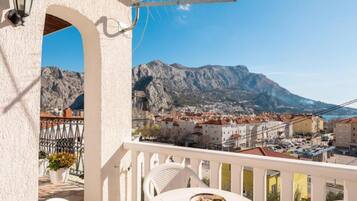 Apartment (One Bedroom Apartment with Balcony an) | Balcony