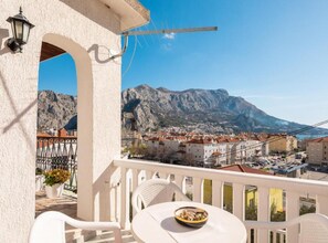 Lejlighed (One Bedroom Apartment with Balcony an) | Balkon