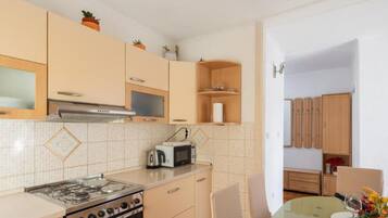 Apartment (One Bedroom Apartment with Balcony an) | Eigene Küche | Kühlschrank