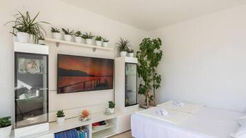 Apartment (One Bedroom Apartment with Balcony an) | 1 Schlafzimmer, kostenloses WLAN