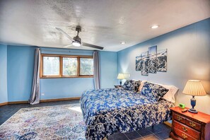 4 bedrooms, desk, iron/ironing board, WiFi