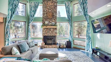 Téléviseur, foyer, bureau