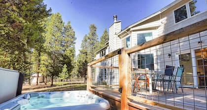 New Listing! 4BR - Hot Tub - Pets OK!