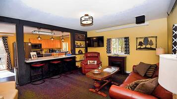 Fernseher, Kamin, DVD-Player, Arbeitsbereiche