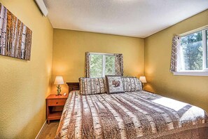 3 bedrooms, iron/ironing board, WiFi, bed sheets