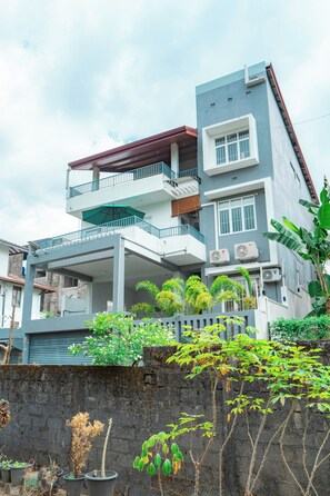 Exterior - Spacious Eco House with Garden & Scenic Paddy Field View Colombo (Malabe)