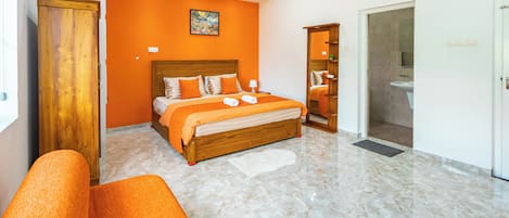 5 bedrooms, in-room safe, desk, iron/ironing board