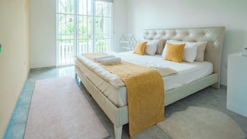 5 bedrooms, in-room safe, desk, iron/ironing board