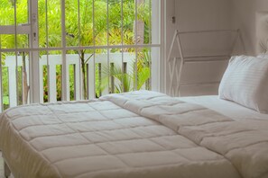 5 bedrooms, in-room safe, desk, iron/ironing board - Spacious Eco House with Garden & Scenic Paddy Field View Colombo (Malabe)