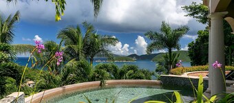 Villa Amorosa: Island Luxury!