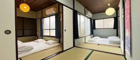 2 dormitorios, cortinas opacas, tabla de planchar con plancha