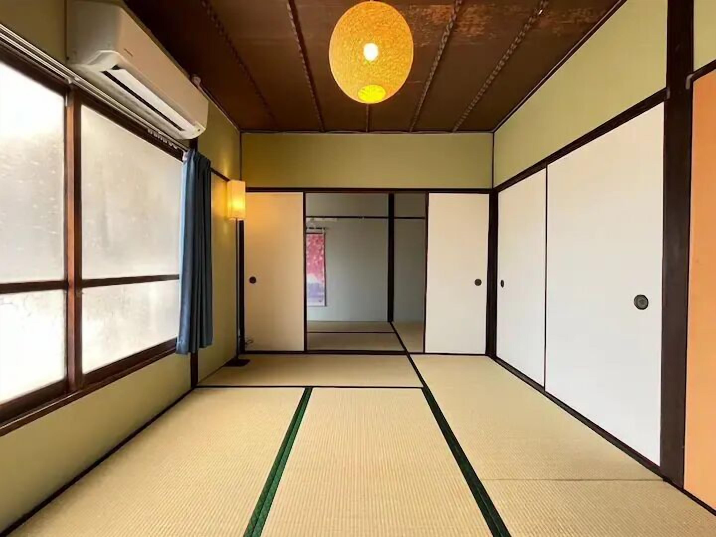 2 bilik tidur, langsir/tirai gelap terus, seterika/papan seterika 