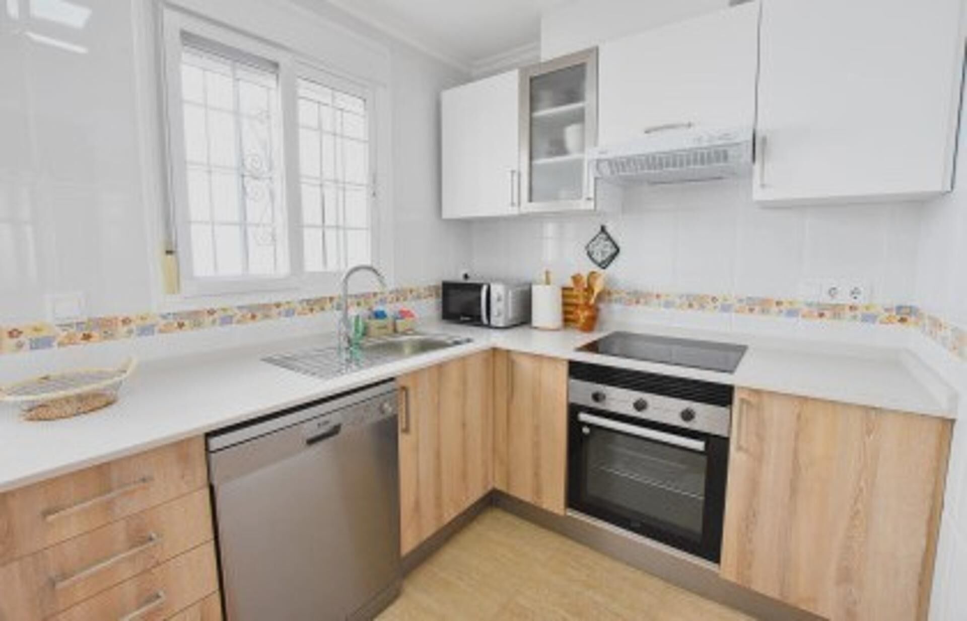 House | Private kitchen | Fridge, microwave, oven, stovetop