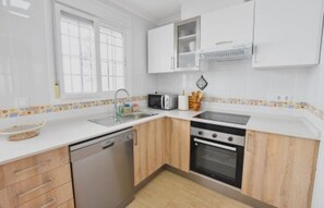 House | Private kitchen | Fridge, microwave, oven, stovetop - Casa Limoncello 2-bedrooms Calas del Pinar (Pulpi)