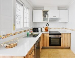 House | Private kitchen | Fridge, microwave, oven, stovetop - Casa Limoncello 2-bedrooms Calas del Pinar (Pulpi)