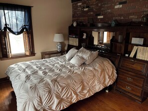 3 bedrooms, travel cot, free WiFi, bed sheets - Charming 3-bedroom house in a country setting minutes from Oswego's attractions (Oswego)