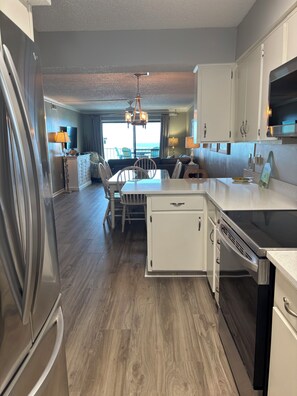 Fridge, microwave, oven, stovetop - 3rd Floor Condo W/ View of Gulf and Pools (Panama City Beach)