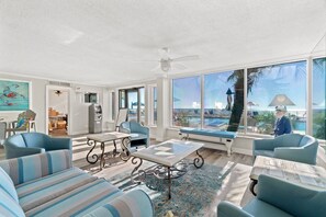 Interior - 3rd Floor Condo W/ View of Gulf and Pools (Panama City Beach)