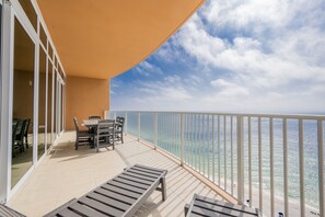 Appart'hôtel, 3 chambres | Restauration extérieure